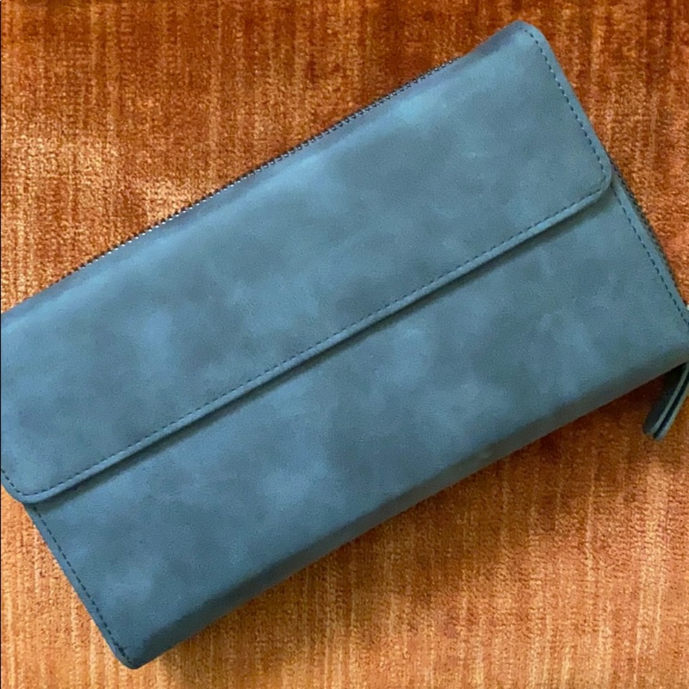 Maskcara clutch